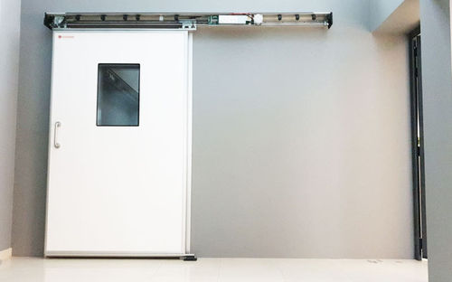 Porte coulissante - Kavidoors - pour l'intérieur / pour hôpitaux / automatique