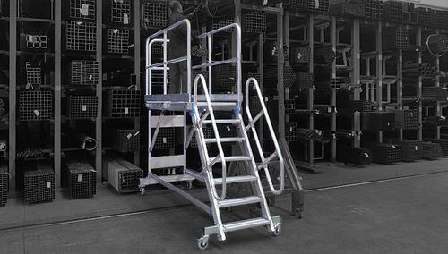 Échelle mobile - Upmoviom Storage Systems - à plate-forme / pour entrepôt