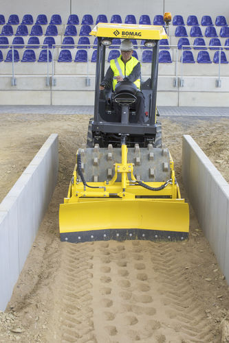Rouleau compresseur monocylindre - BW 124 PDH-5 - BOMAG - vibrant