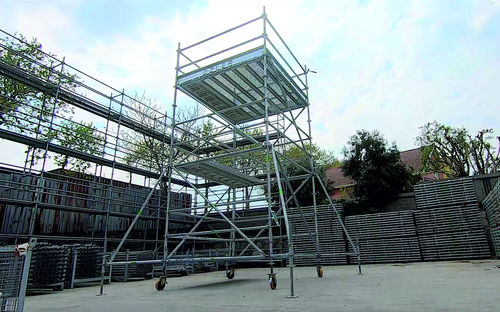 Tour d'échafaudage mobile - UNISCAFF  - OZLER FORMWORK AND SCAFFOLDING SYSTEMS - de façade / modulaire