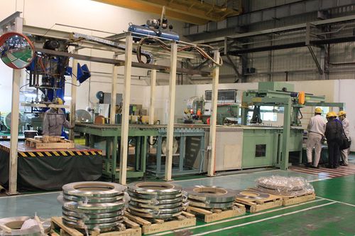Banderoleuse avec couronne tournante - Shanghai Fhope machinery co.,ltd - automatique / pour bobine de cuivre / à film étirable