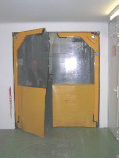 Porte industrielle - VINCA EQUIPOS INDUSTRIALES - battante / en acier