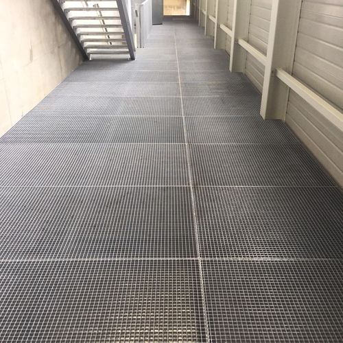 Caillebotis en acier galvanisé - Mi-fer - GEI - pour harpons de plafond tendu / pour treillis / multiple