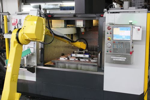 Palettiseur et dépalettiseur robotisé - Fanuc M710iC/20L - staedler automation AG - pour palettes / pour l'industrie agroalimentaire