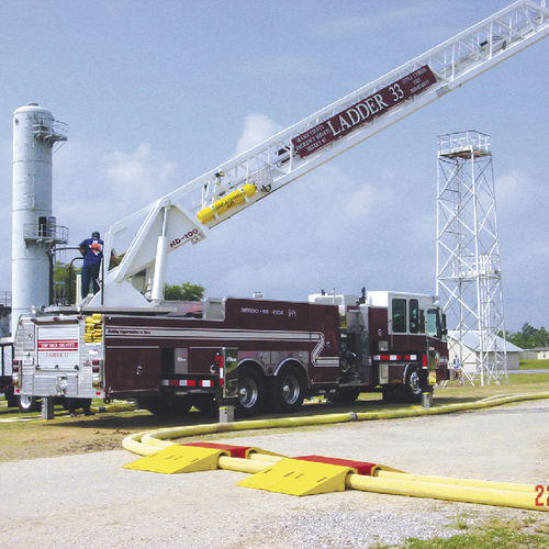 Pont pour tuyau - Diamondback® - Justrite Safety Group