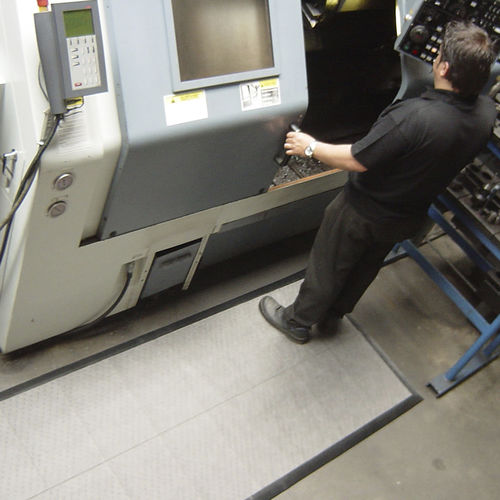 Tapis antifatigue - Eco Stance™ 585 - Justrite Safety Group - antidérapant / à bulles / en caoutchouc nitrile