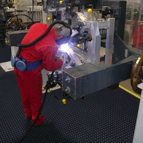 Tapis antifatigue - 465 SkyWalkerHD™ Nitrile FR - Justrite Safety Group - modulaire / en caoutchouc nitrile / pour applications de soudure