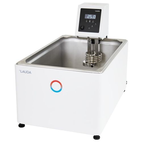 Bain thermostatique à température constante - Alpha A 24 - LAUDA DR. R. WOBSER GMBH & CO. KG - à circulation / automatique / chauffé
