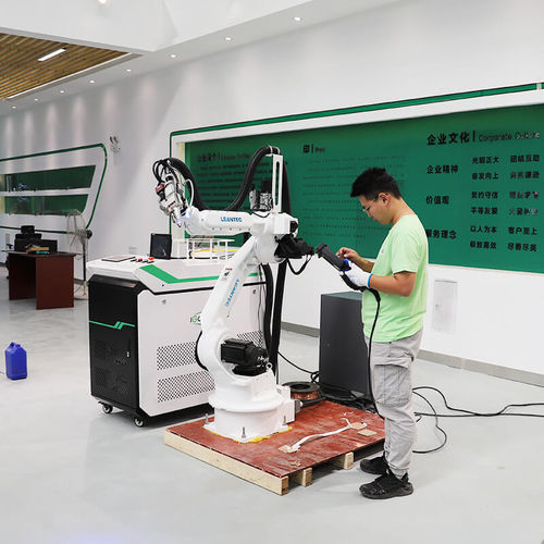 Machine de soudage laser à fibre - iGWL-RW - igoldencnc - robotisée / à roulettes / pour forme 3D