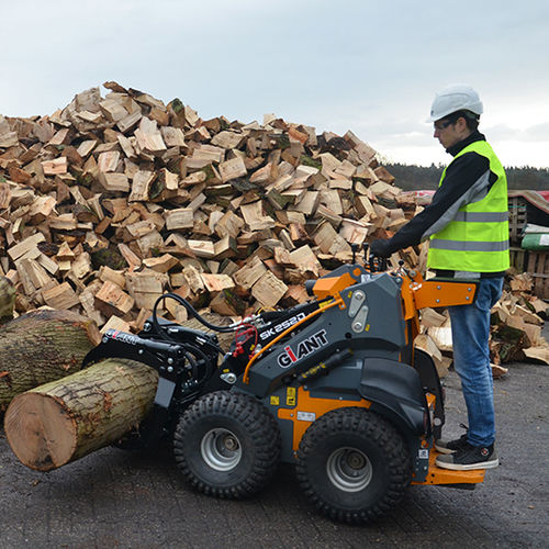 Chargeuse compacte sur pneus - SK 212 G - TOBROCO - GIANT