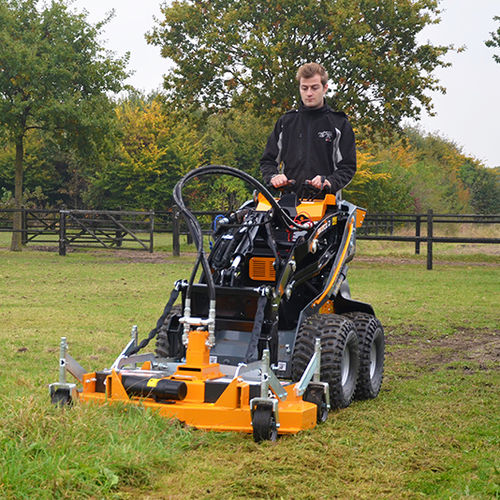 Chargeuse compacte - SK 202 D - TOBROCO - GIANT