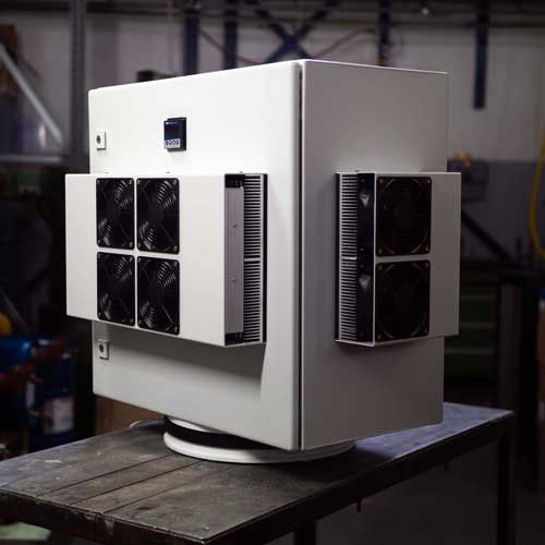 Climatiseur d'armoire électrique au sol - Dr. Neumann Peltier-Technik GmbH - pour équipements de télécommunication / industriel / d'extérieur