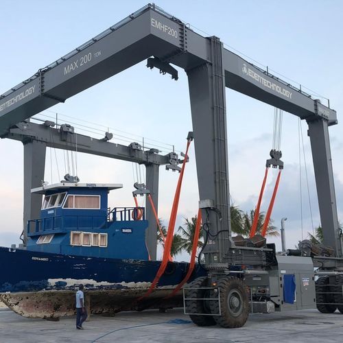 Travel lift pour charge lourde - Marine Hoist 200 - Eden Tech Srl - à largeur variable / contrôlé à distance / en forme de U
