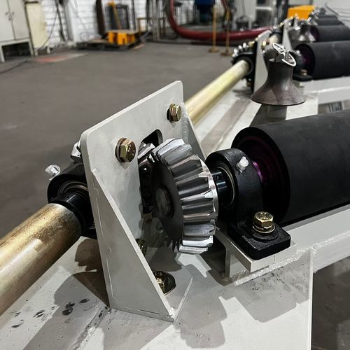Grenailleuse à convoyeur à rouleaux - CMV - à turbine / pour tubes / pour profilés