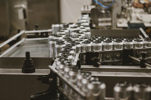 Table d'accumulation pour l'industrie de la mise en bouteille - Zomerdijkengineering - de déchargement