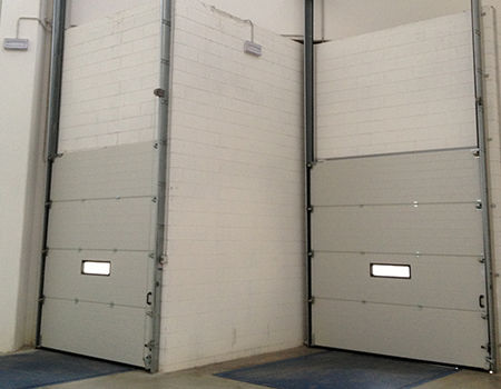 Porte sectionnelle - Moreschi Chiusure Industriali S.r.l. - en acier / en acier galvanisé / pour l'intérieur