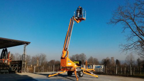 Nacelle élévatrice téléscopique montée sur tracteur - SKJ 20 - Safi Group srl - automotrice / tractable / à roues