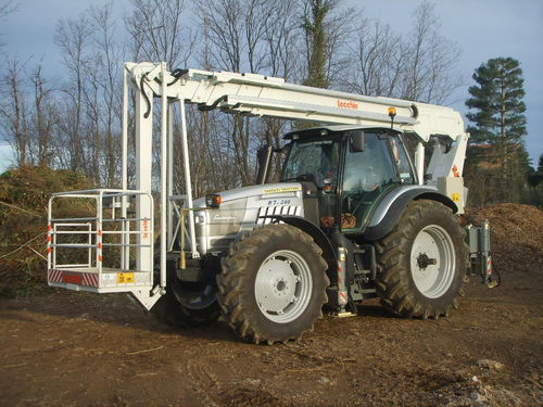 Nacelle élévatrice téléscopique montée sur tracteur - Safi Group srl - pour l'agriculture / demontable