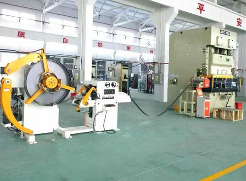 Ligne d'alimentation de presse pour procédé de découpage fin - Shenzhen Sunrui Machinery Co., Ltd. - pour l'industrie automobile / de grande épaisseur / avec redresseur