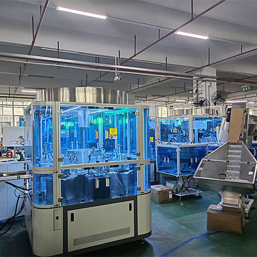 Capsuleuse rotative - Shenzhen xinzhong plastic - pneumatique / à mouvement continu / couronne