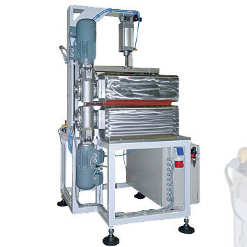 Chenille de tirage pour ligne d'extrusion de tubes - AKMA Maschinen- und Anlagenbau - pour ligne d'extrusion de profilés
