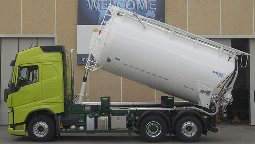 Camion-citerne de transport - CRA 28 - OMEPS - à 3 essieux