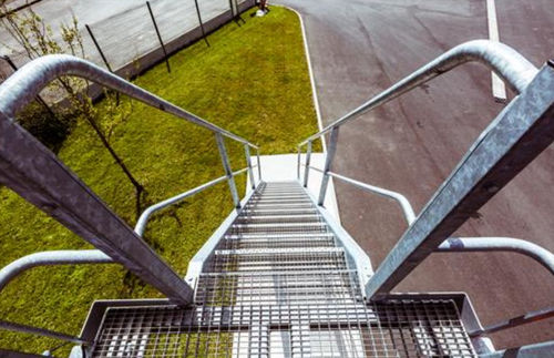 Plateforme d'accès - PLATEFORME AVEC ESCALIER - Pacquet Industrie