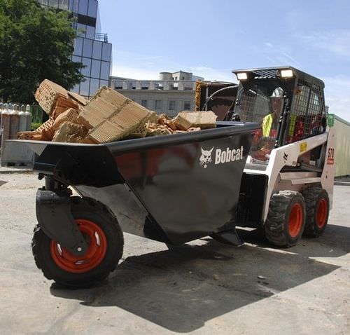 Benne auto-basculante pour produits en vrac - BOBCAT