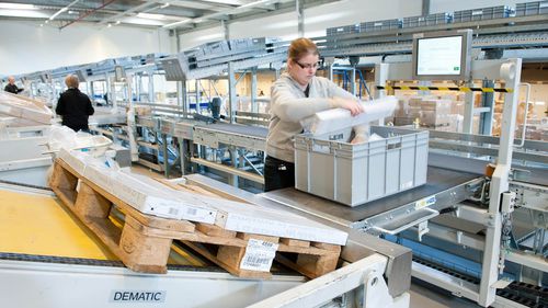Palettiseur et dépalettiseur robotisé - DEMATIC - pour entrepôt / de manutention / pour caisses