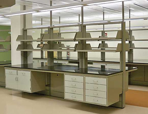 Poste de travail pour laboratoire - ALPHA - Kewaunee Scientific Corporation - modulaire / avec cloison