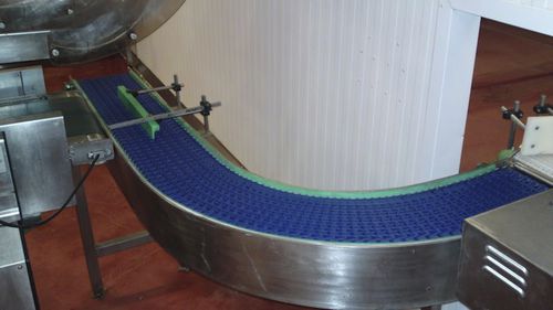 Convoyeur à bande modulaire - Smisco Food Equipment Ltd - courbe / pour aliments / pour l'industrie agroalimentaire