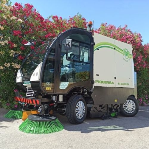 Balayeuse autoportée - BA-2300H SV - Piquersa Maquinaria, S.A. - à moteur hydraulique / de voirie / compacte