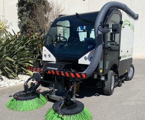 Balayeuse aspiratrice autoportée - BA-2300H SV DUAL - Piquersa Maquinaria, S.A. - diesel / de voirie / compacte