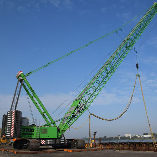 Grue sur chenilles - 7700 G - SENNEBOGEN Maschinenfabrik GmbH - à flèche / treillis / pour façade d'immeuble