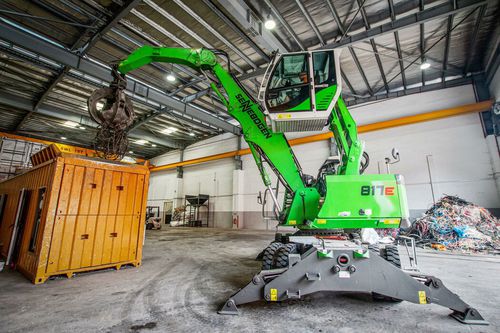 Pelle de manutention sur pneus - 817 E - SENNEBOGEN Maschinenfabrik GmbH - hydraulique / électrique / à moteur diesel