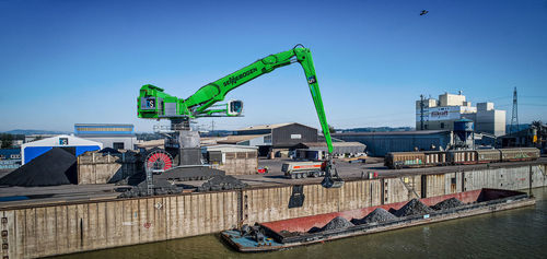Pelle de manutention sur chenilles - 895 E Hy­brid series - SENNEBOGEN Maschinenfabrik GmbH - sur pneus / électrique / hybride