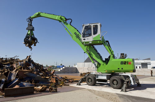 Pelle de manutention sur chenilles - 821 E - SENNEBOGEN Maschinenfabrik GmbH - sur pneus / hydraulique / électrique
