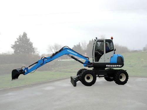 Mini pelle - M-70W - Messersì S.p.A. - sur pneus / Tier 3 / pour chantier de construction