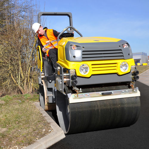 Rouleau compresseur tandem RD24 Wacker Neuson SE articulé
