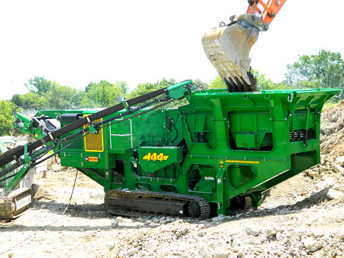 Concasseur à percussion - I44 - McCloskey International Limited - mobile / à moteur diesel / compact