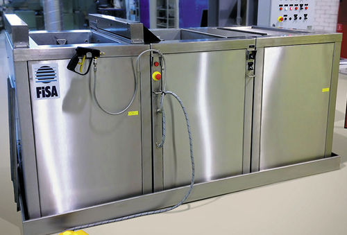 Machine de nettoyage de moules - VST - Fisa North America - à eau / pour l'industrie plastique / avec rinçage