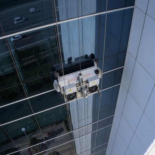 Robot de nettoyage pour immeuble de grande hauteur - SKW  - Robsys Europe GmbH - nettoyage humide