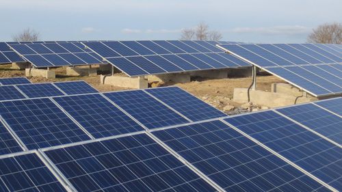 Système de montage solaire de plein champ - FMS-V2B - Arau Technik GmbH - avec fondations en béton
