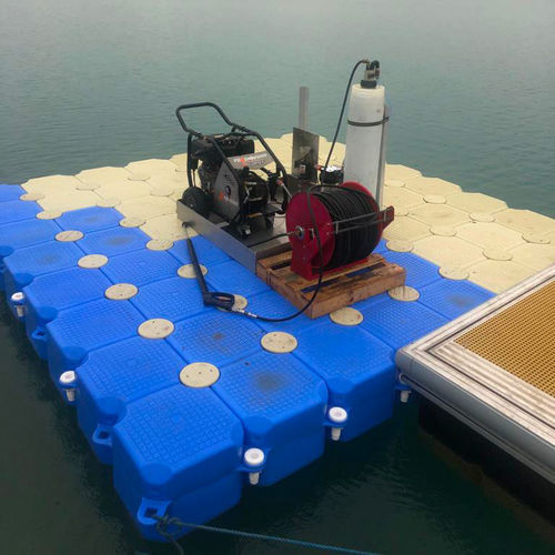 Machine de nettoyage à eau - WetSlider F  - AX Solar Robot - à brosse / automatique / pour panneau solaire