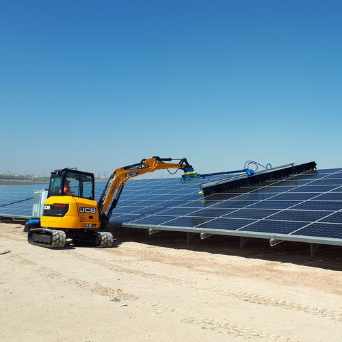 Système de nettoyage pour panneau solaire - SunBrush mobil GmbH - à brosse / pour applications photovoltaïques / pour extérieur