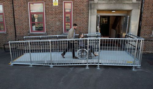 Rampe pour personne à mobilité réduite - Fisher Alvin Limited - fixe