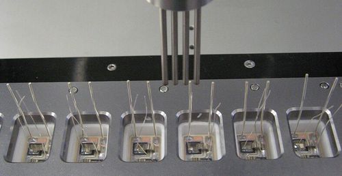 Machine de dosage de liquides - SINERGO srl - volumétrique / piézo / pour l'industrie électronique