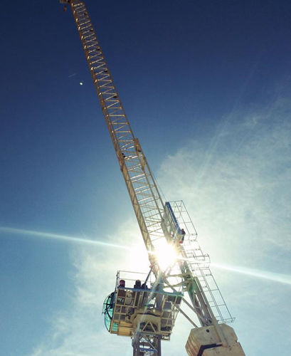 Grue montée sur camion - SLH 80 - Gruas Saez - à flèche relevable / pour chantier / de levage