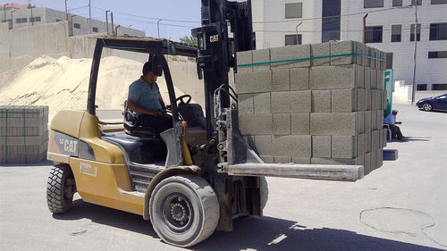Pince de manutention de parpaings - T412V - KAUP GmbH & Co.KG - pour chariot élévateur / pour bordure de trottoir