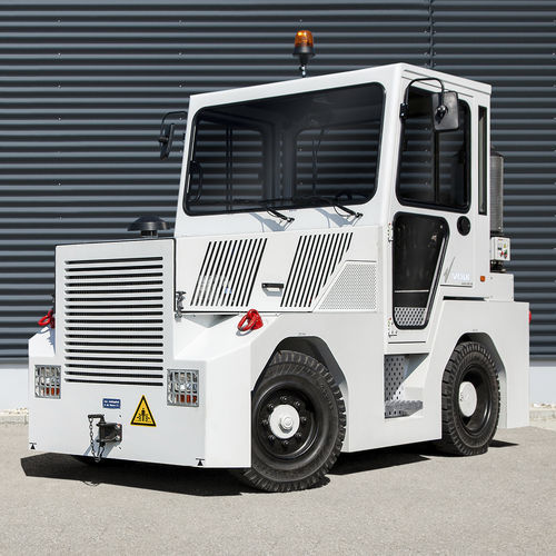 Tracteur diesel - DFZ 80 H - Volk Fahrzeugbau GmbH - à 4 roues / à conducteur porté assis / de remorquage